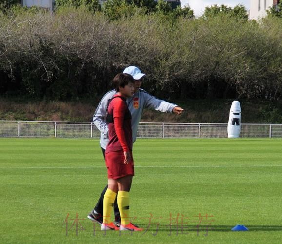 玫瑰再绽放 | 巴黎首训 中国女足迅速进入状态